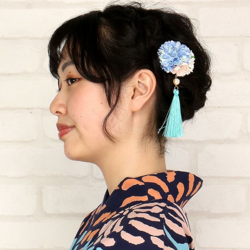 つまみ細工とマムの組み合わせがカワイイヘアクリップ