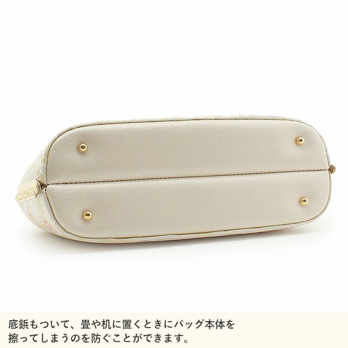 結婚式の黒留袖色留袖や訪問着に合わせたい草履バッグセット。痛くなくて歩きやすい、初めての方にも安心の履き心地。こだわりの草履とバッグで上品な着物姿を演出できます。