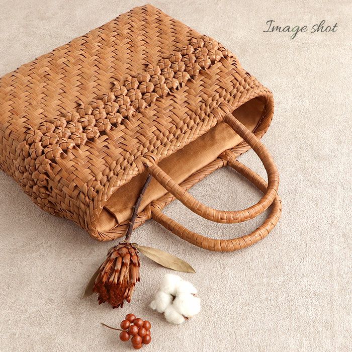 山葡萄かごバッグ山葡萄かごバッグ中国製内布あり大人カゴバッグカゴバックやまぶどう山ぶどう持ち手ハンドバッグきもの着物浴衣和装上品籠バッグかばん大きめハンドバッグレディースレディースかごバッグ夏バッグトートバッグおしゃれfs