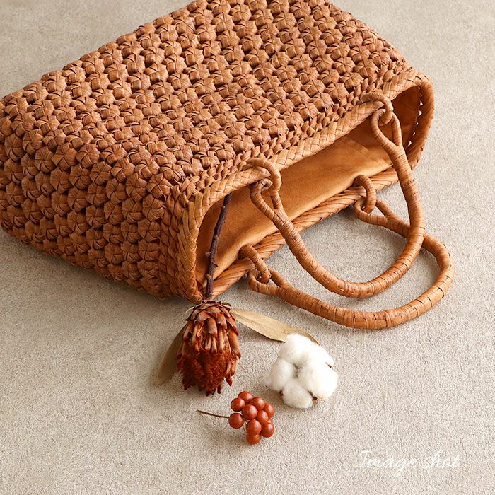 山葡萄かごバッグ山葡萄かごバッグ内布あり梯型六角花編み大人ブラウンカゴバッグやまぶどう山ぶどう持ち手ハンドバッグきもの着物浴衣和装上品籠バッグかばんレディースナチュラル素材かごバッグ夏バッグトートバッグおしゃれfs