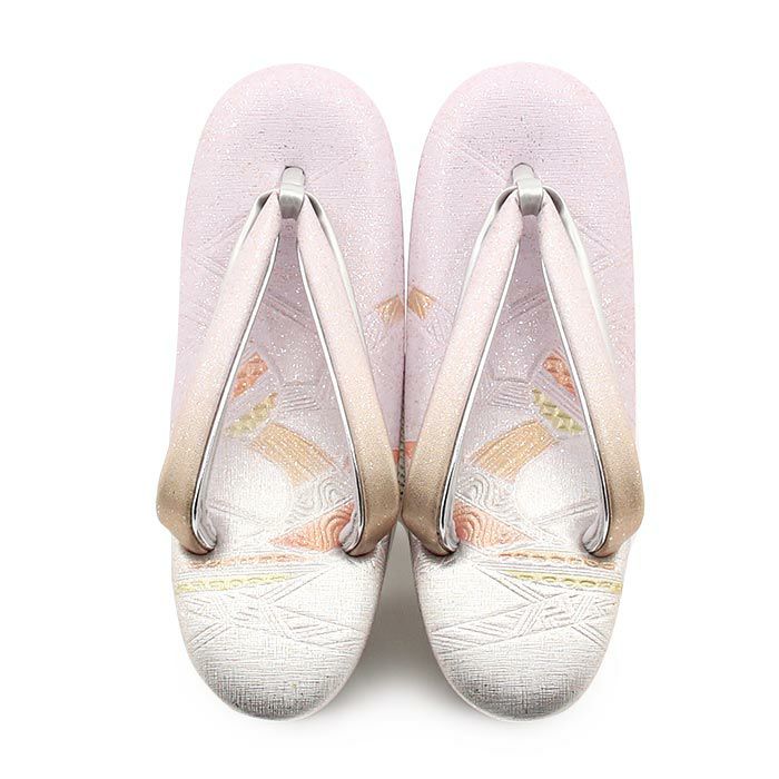 草履留袖用訪問着用レディースMサイズ本革本皮型押し幾何学銀たたき2の3枚芯二石花緒日本製優花緒痛くない歩きやすい女性黒留袖色留袖礼装用フォーマル結婚式ぞうり草履着物草履単品草履だけピンクシルバー単品fs