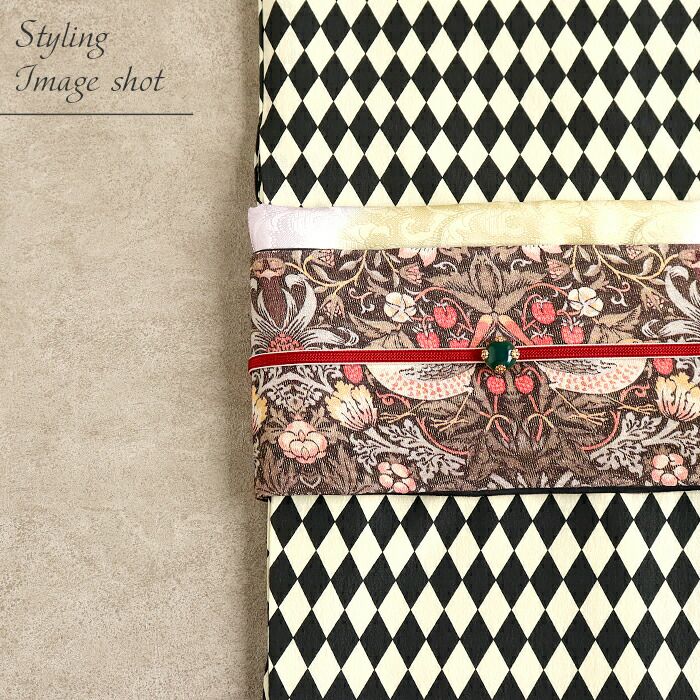 小紋紬カジュアル着物などのお着物に合わせたい、おしゃれ着を彩るジュエリーのような天然石帯留め。年中通して使えます。