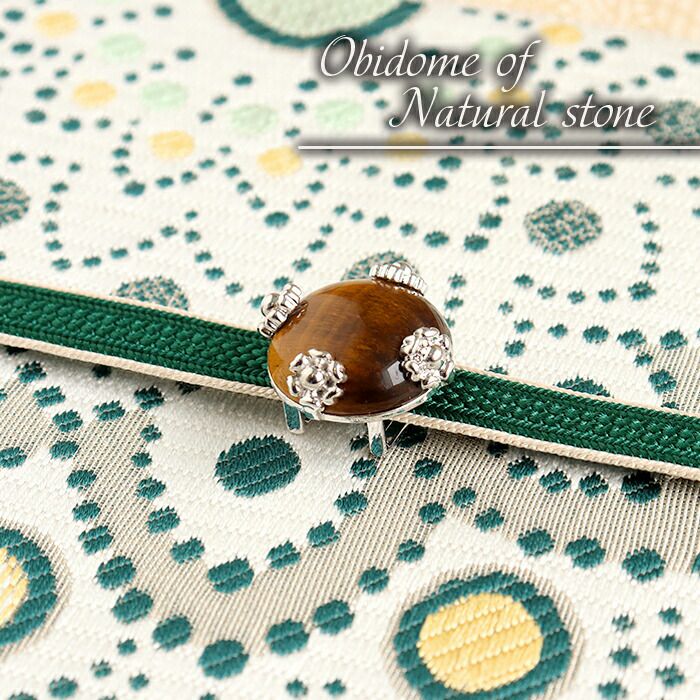 小紋紬カジュアル着物などのお着物に合わせたい、おしゃれ着を彩るジュエリーのような天然石帯留め。年中通して使えます。