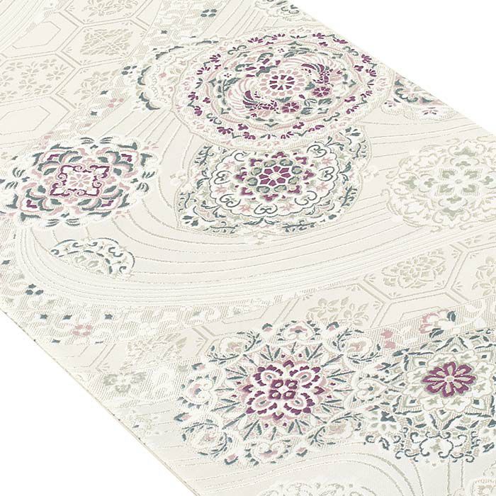 結婚式の黒留袖色留袖や訪問着に合わせたい仕立て上がり袋帯。入学式やお宮参り七五三参り等お子様の行事の礼装にも最適。フォーマルな着物を上品に装う袋帯。