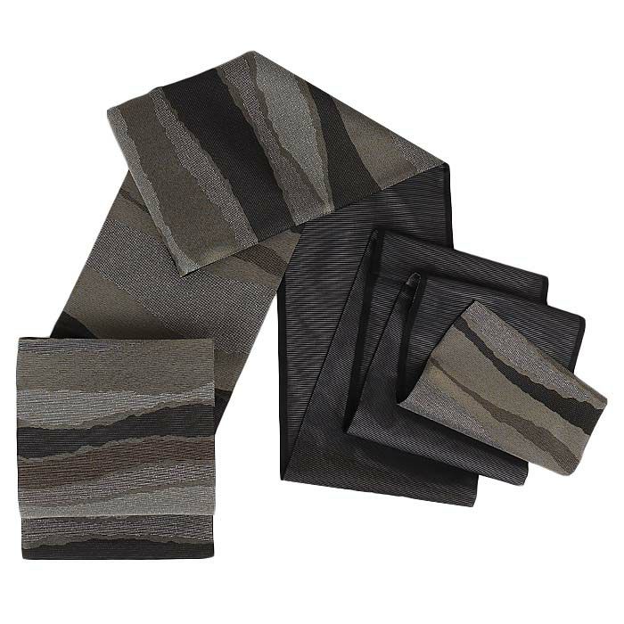 結婚式の黒留袖色留袖や訪問着に合わせたい仕立て上がり袋帯。入学式やお宮参り七五三参り等お子様の行事の礼装にも最適。フォーマルな着物を上品に装う袋帯。