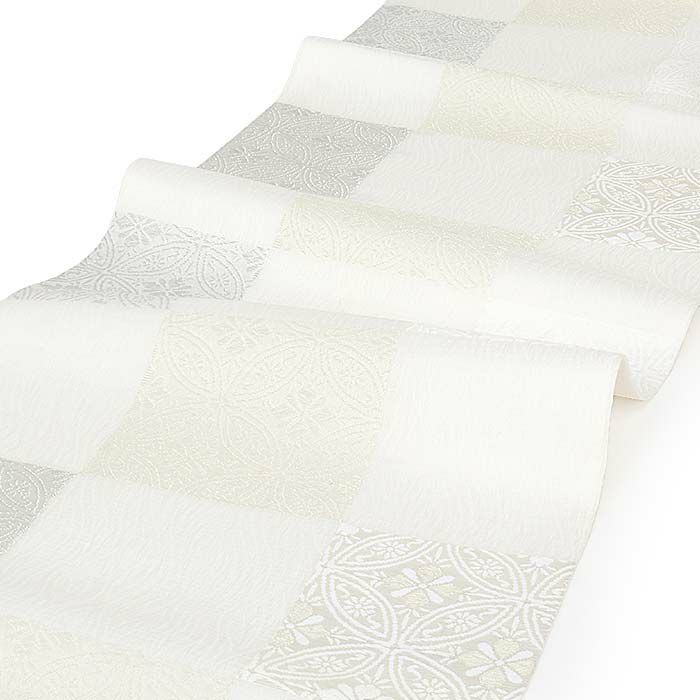 結婚式の黒留袖色留袖や訪問着に合わせたい仕立て上がり袋帯。入学式やお宮参り七五三参り等お子様の行事の礼装にも最適。フォーマルな着物を上品に装う袋帯。