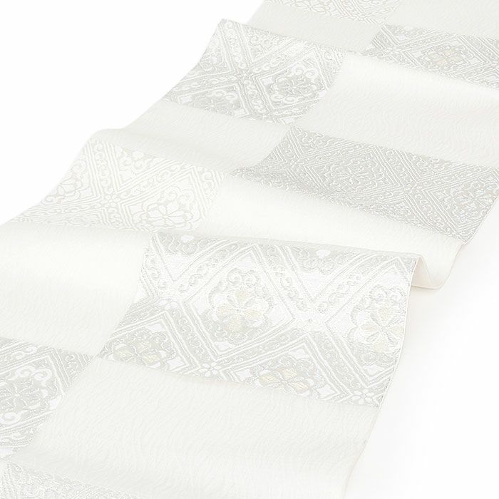 結婚式の黒留袖色留袖や訪問着に合わせたい仕立て上がり袋帯。入学式やお宮参り七五三参り等お子様の行事の礼装にも最適。フォーマルな着物を上品に装う袋帯。