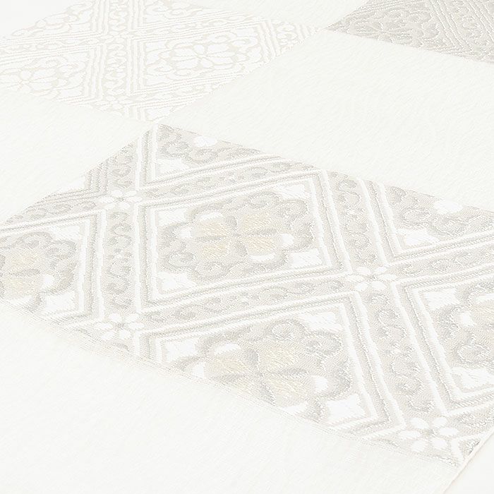 結婚式の黒留袖色留袖や訪問着に合わせたい仕立て上がり袋帯。入学式やお宮参り七五三参り等お子様の行事の礼装にも最適。フォーマルな着物を上品に装う袋帯。