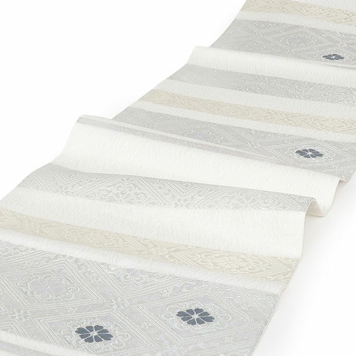 結婚式の黒留袖色留袖や訪問着に合わせたい仕立て上がり袋帯。入学式やお宮参り七五三参り等お子様の行事の礼装にも最適。フォーマルな着物を上品に装う袋帯。