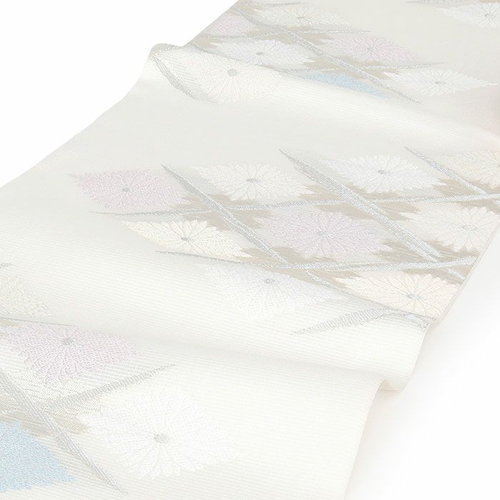 結婚式の黒留袖色留袖や訪問着に合わせたい仕立て上がり袋帯。入学式やお宮参り七五三参り等お子様の行事の礼装にも最適。フォーマルな着物を上品に装う袋帯。