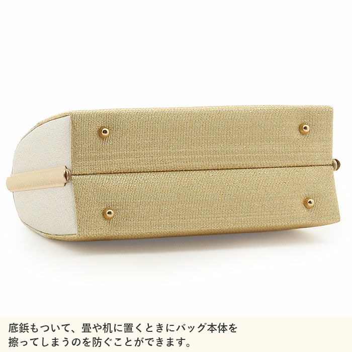 結婚式の黒留袖色留袖や訪問着に合わせたい草履バッグセット。痛くなくて歩きやすい、初めての方にも安心の履き心地。こだわりの草履とバッグで上品な着物姿を演出できます。