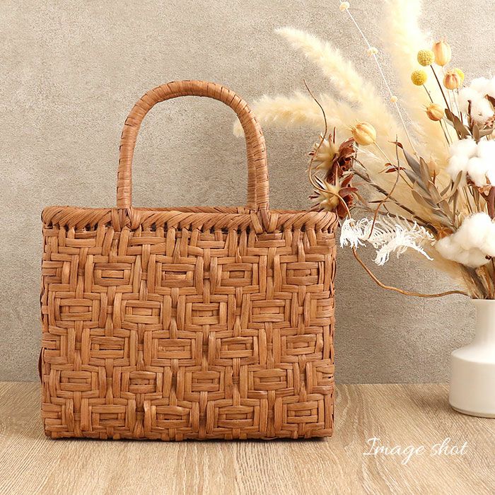 山葡萄かごバッグ山葡萄かごバッグ巾着連続桝網代編み大人ブラウンカゴバッグやまぶどう山ぶどう持ち手ハンドバッグきもの着物浴衣和装上品かご巾着籠バッグかばんレディースナチュラル素材トート蔓網代