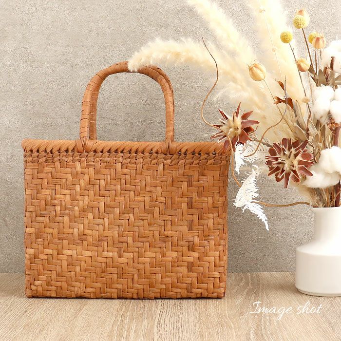 ⭐︎美品⭐︎山葡萄バッグ　かごバッグ　網代編み　巾着　未使用品 日本製 山葡萄バッグ 網代編み – YOUBI.shop【用美公式オンライン】