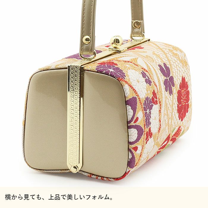 成人式や結婚式の華やかな振袖に合わせたい草履バッグセット。痛くなくて歩きやすい、初めての方にも安心の履き心地。こだわりの草履とバッグで上品な振袖コーディネートを演出。