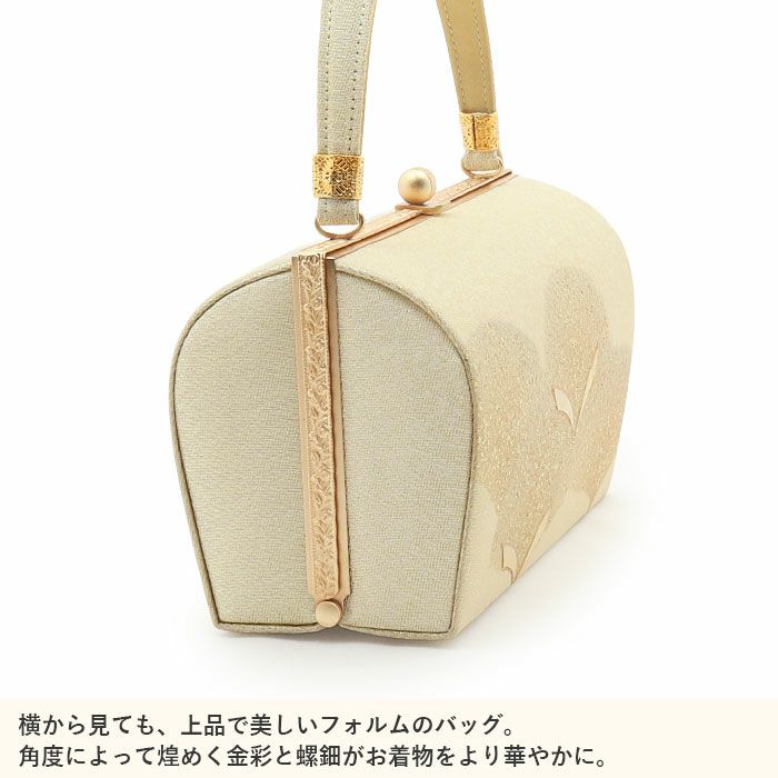 結婚式の黒留袖色留袖や訪問着に合わせたい草履バッグセット。痛くなくて歩きやすい、初めての方にも安心の履き心地。こだわりの草履とバッグで上品な着物姿を演出できます。