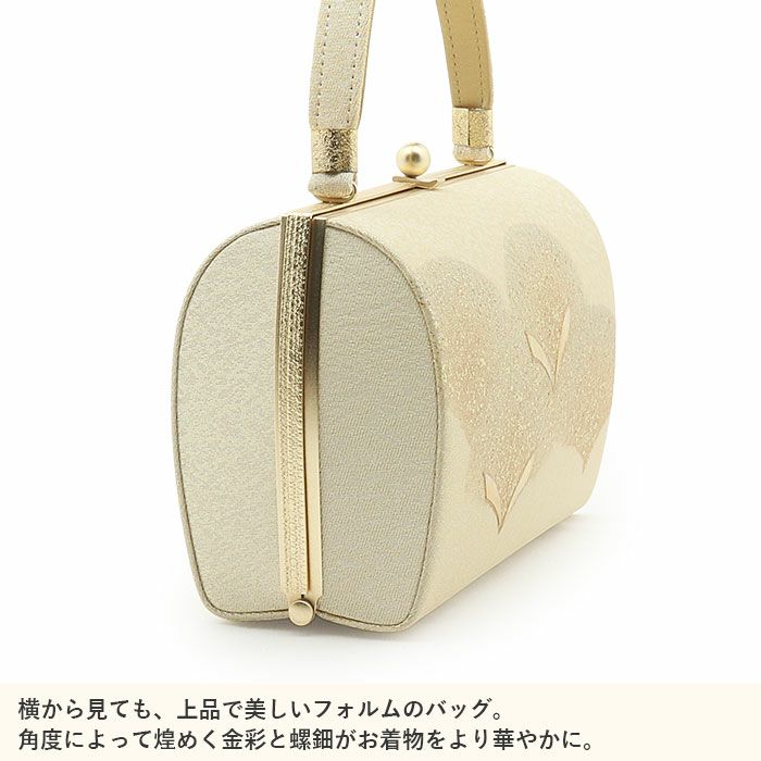 結婚式の黒留袖色留袖や訪問着に合わせたい草履バッグセット。痛くなくて歩きやすい、初めての方にも安心の履き心地。こだわりの草履とバッグで上品な着物姿を演出できます。