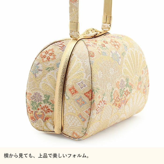 結婚式の黒留袖色留袖や訪問着に合わせたい草履バッグセット。痛くなくて歩きやすい、初めての方にも安心の履き心地。こだわりの草履とバッグで上品な着物姿を演出できます。