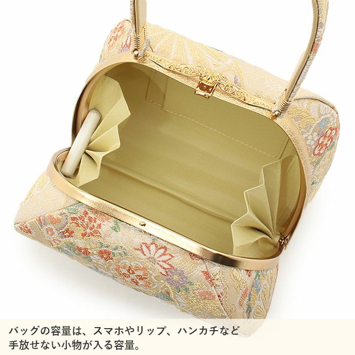 結婚式の黒留袖色留袖や訪問着に合わせたい草履バッグセット。痛くなくて歩きやすい、初めての方にも安心の履き心地。こだわりの草履とバッグで上品な着物姿を演出できます。